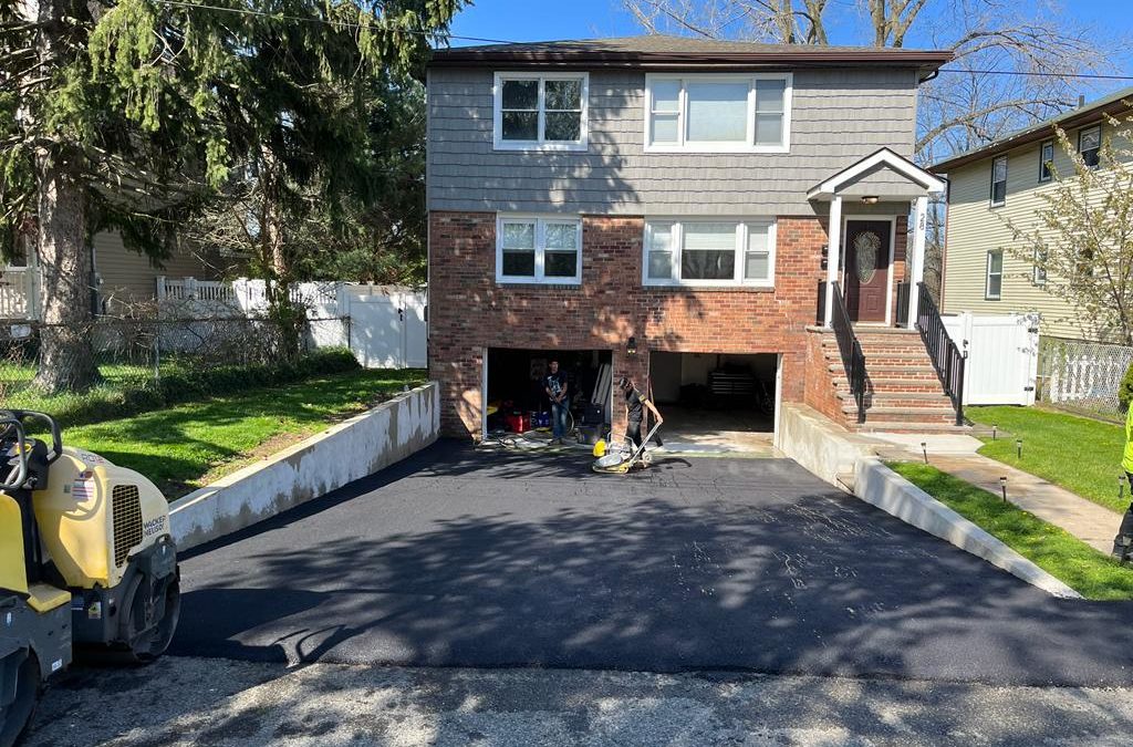 What Is the Difference Between Asphalt Overlay and Asphalt Resurfacing?